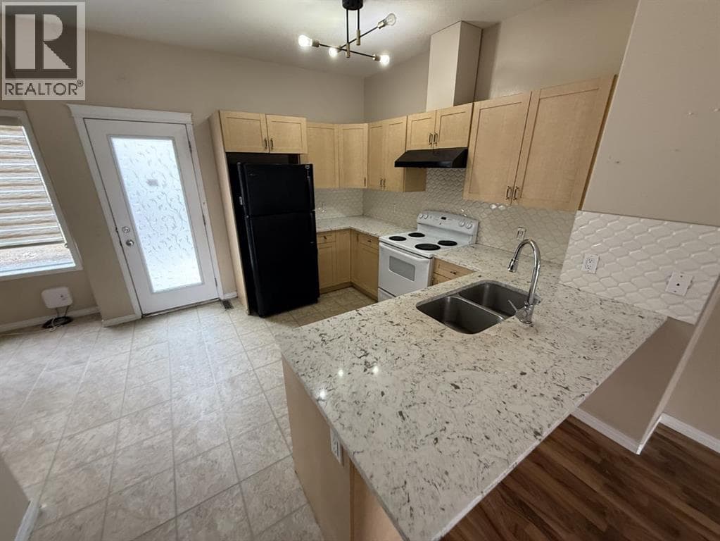 204, 111 Tarawood Lane NE photo 3