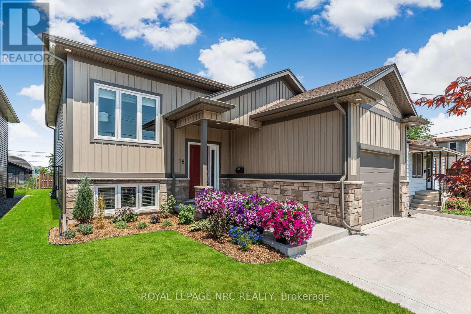 18 ERIE STREET photo 2