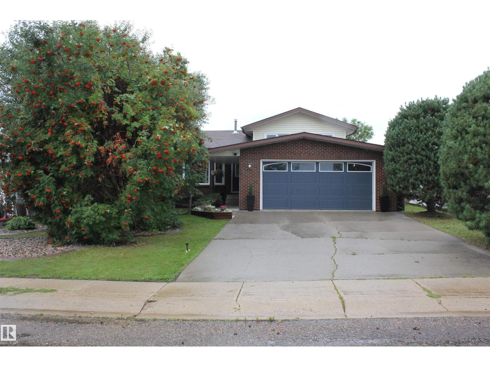4 bed 2 bath single family at 5110 54A Street — $285,000