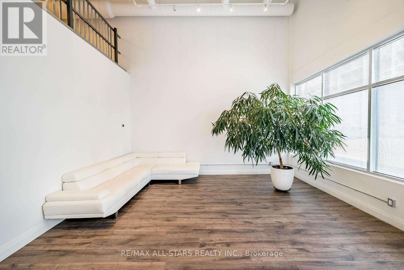 12 - 155 MOSTAR STREET photo 4