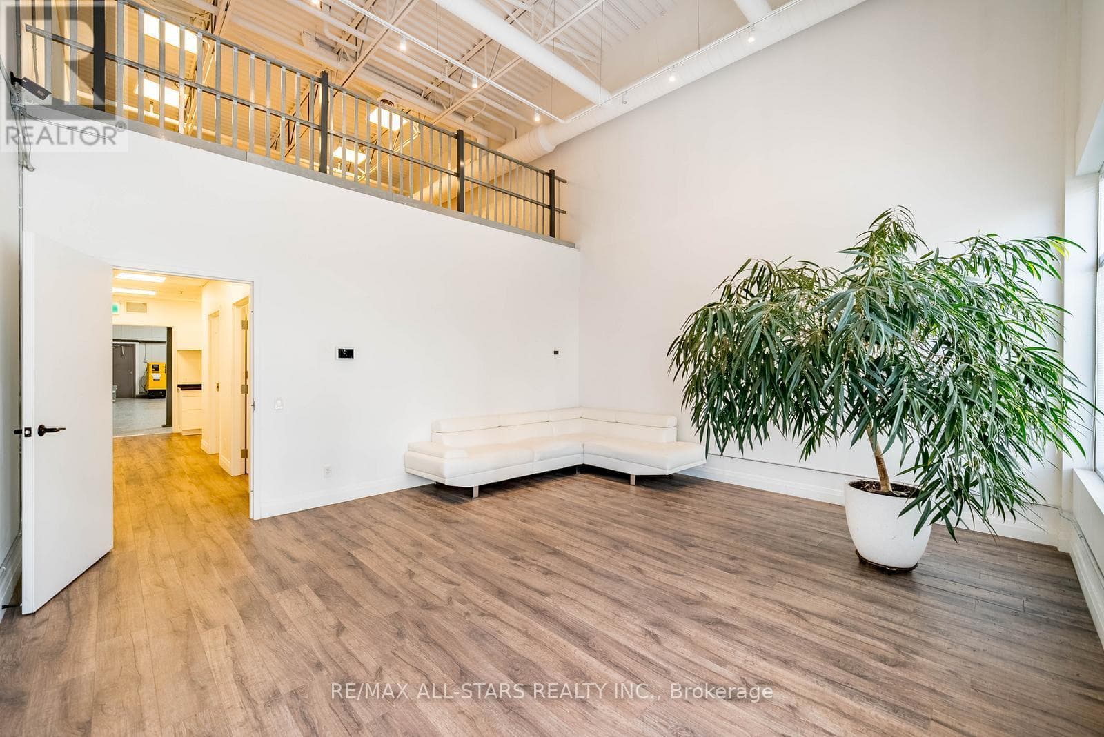 12 - 155 MOSTAR STREET photo 5