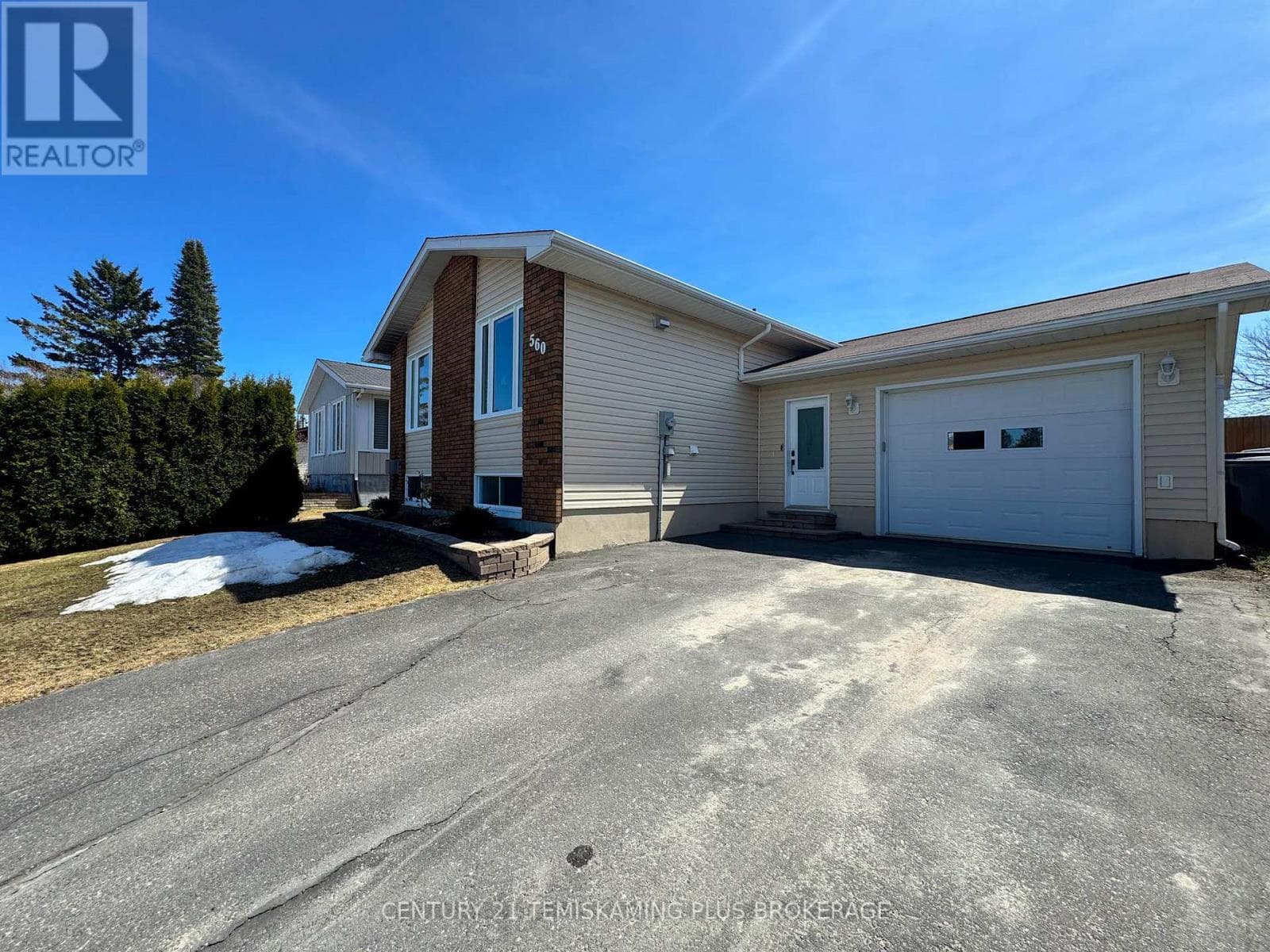 560 HELMER PEDERSEN DRIVE photo 2