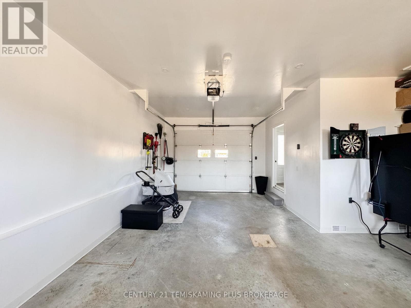 560 HELMER PEDERSEN DRIVE photo 4