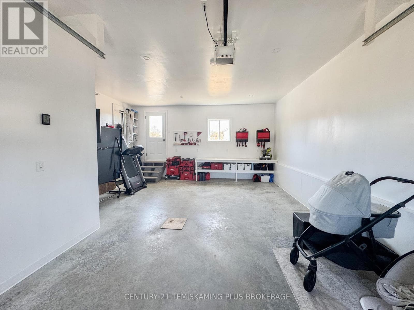 560 HELMER PEDERSEN DRIVE photo 5
