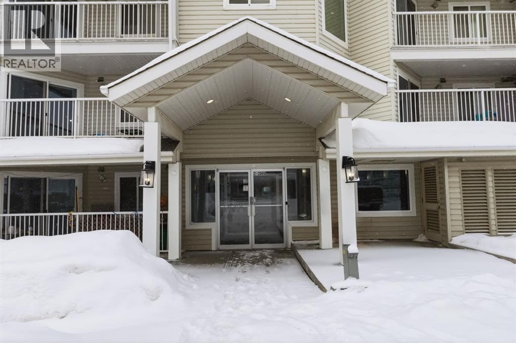 2415, 38 Riedel Street photo 3