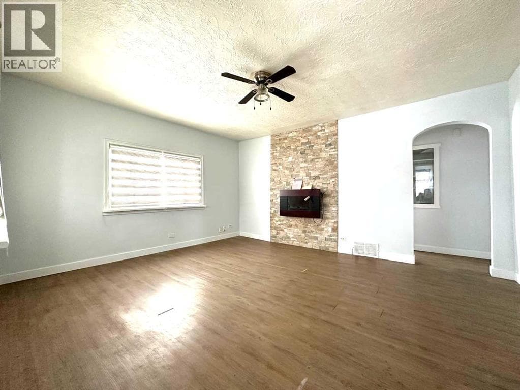 1101 22 Avenue NW photo 3