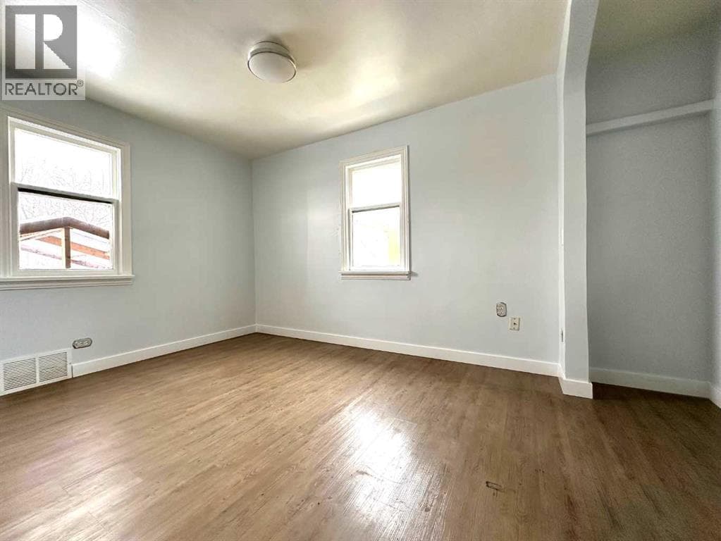 1101 22 Avenue NW photo 5
