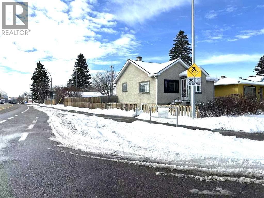 1101 22 Avenue NW photo 2