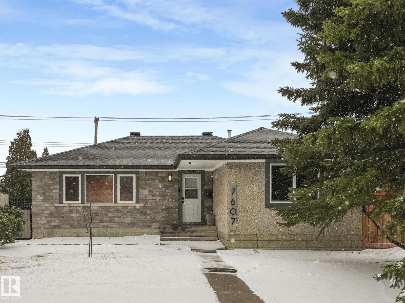 7607 70 AV NW photo 2