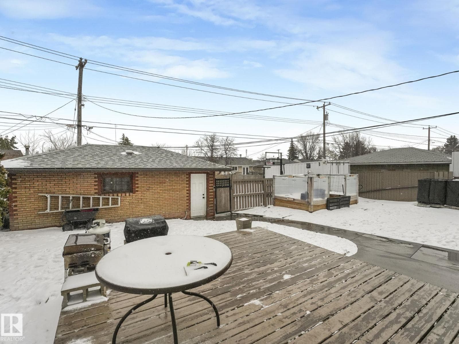 7607 70 AV NW photo 4