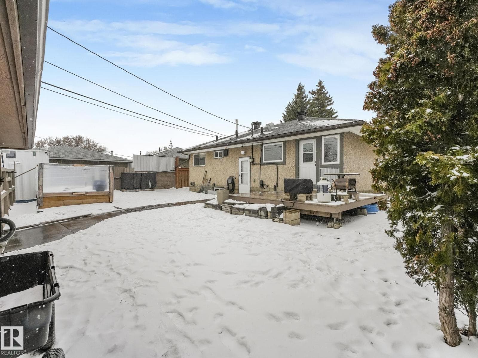7607 70 AV NW photo 5