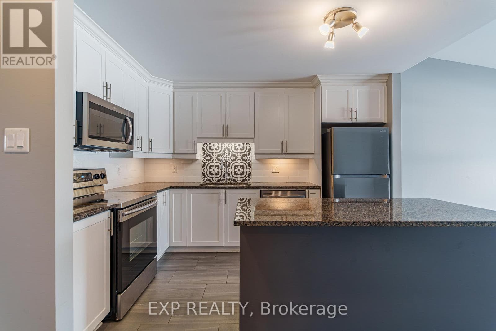285 - 306 MASTERS LANE photo 4