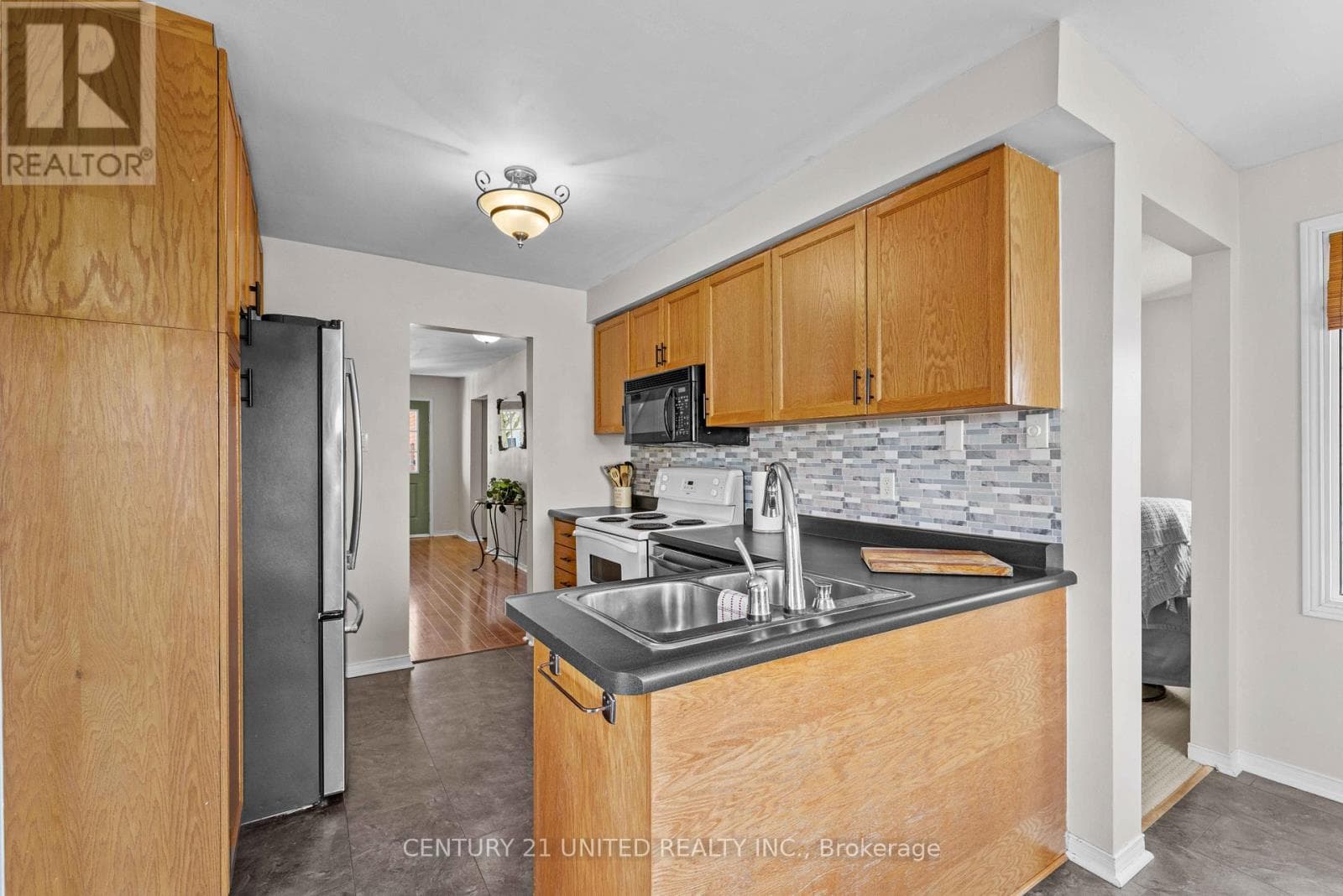 17 MAPLE AVENUE photo 4