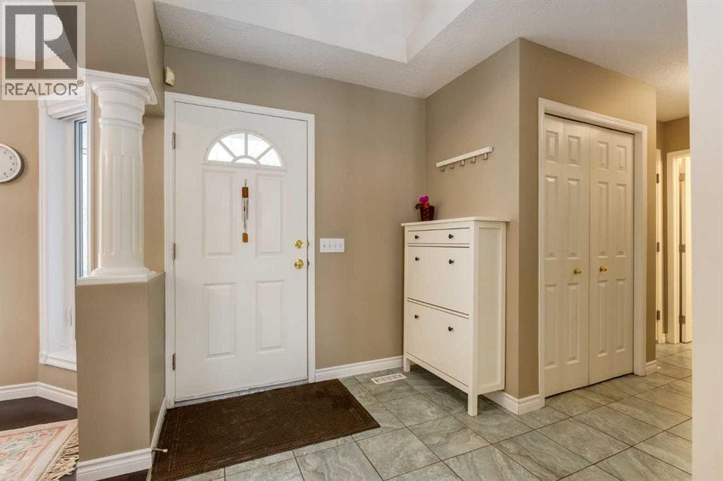 331 Sierra Madre Court SW photo 3