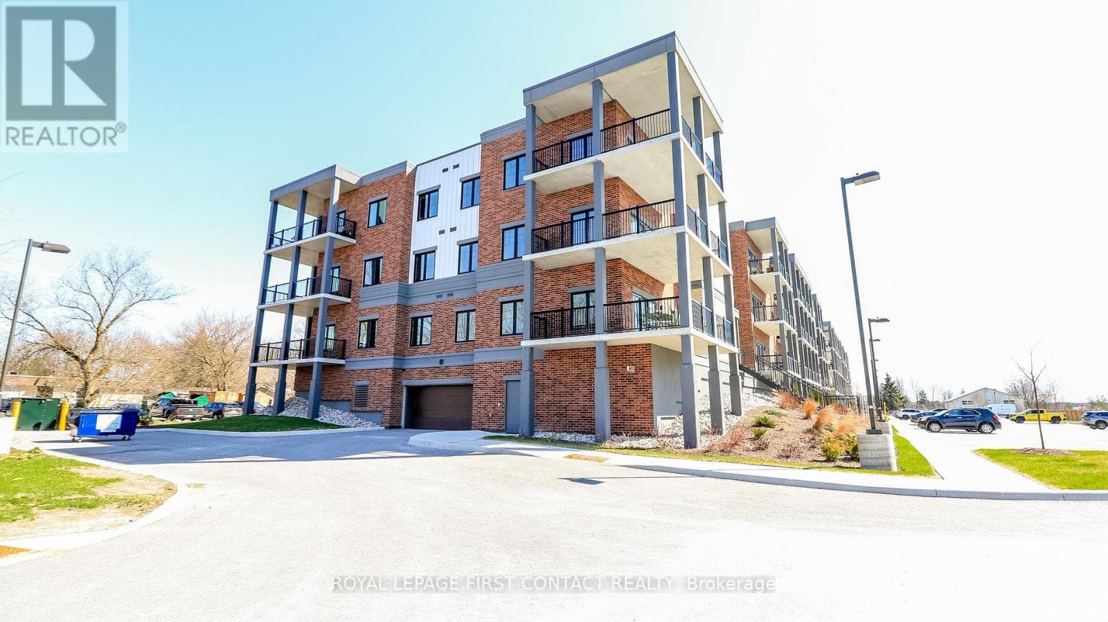 210 - 121 MARY STREET photo 2