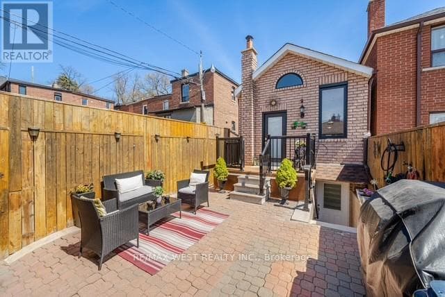 524 SALEM AVENUE N photo 4