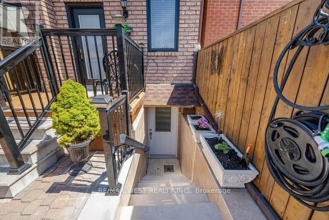 524 SALEM AVENUE N photo 5