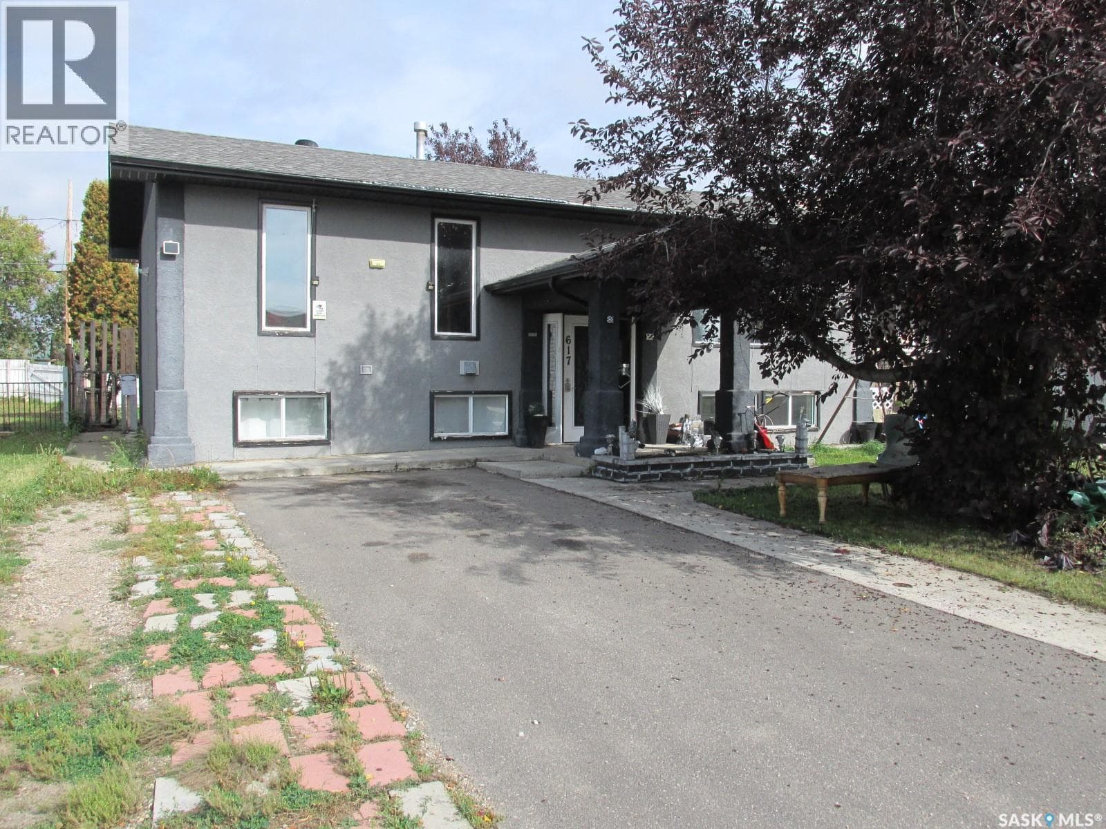 4 bed 2 bath single family at 617 8th AVENUE W — $225,000