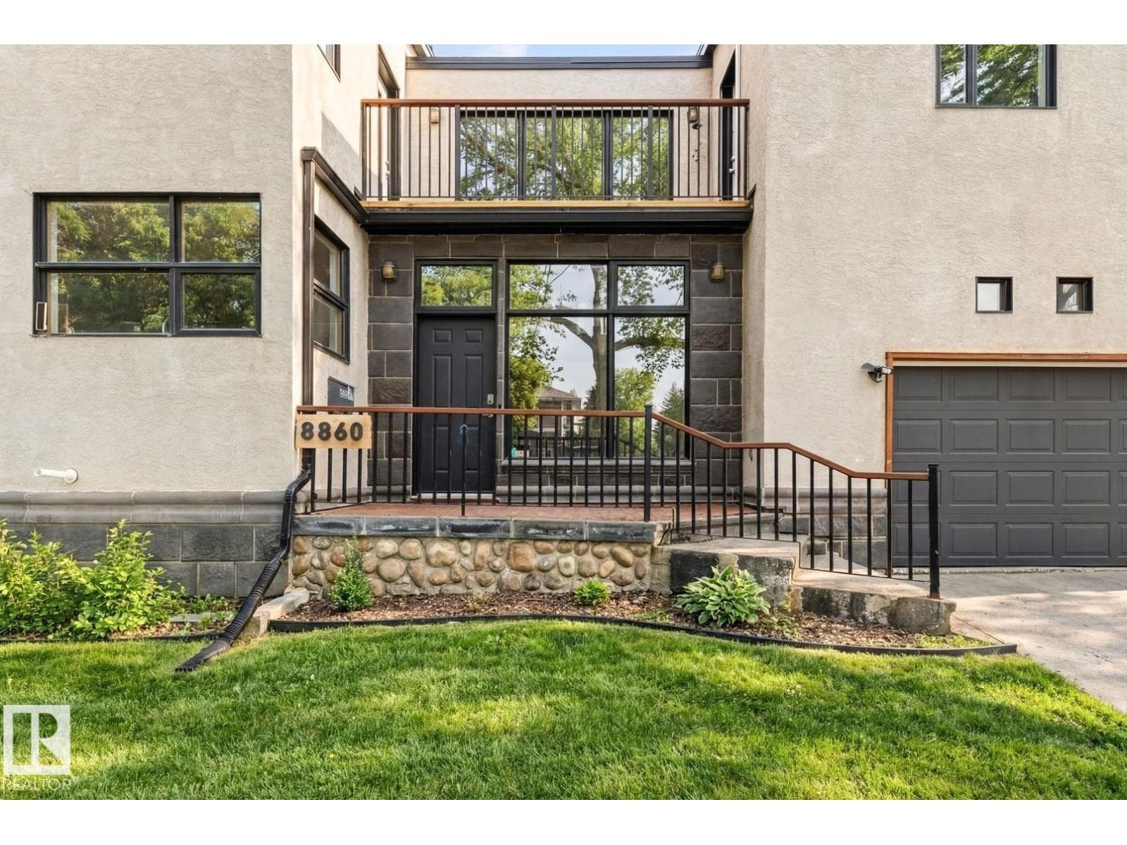 8860 93 ST NW — photo 3