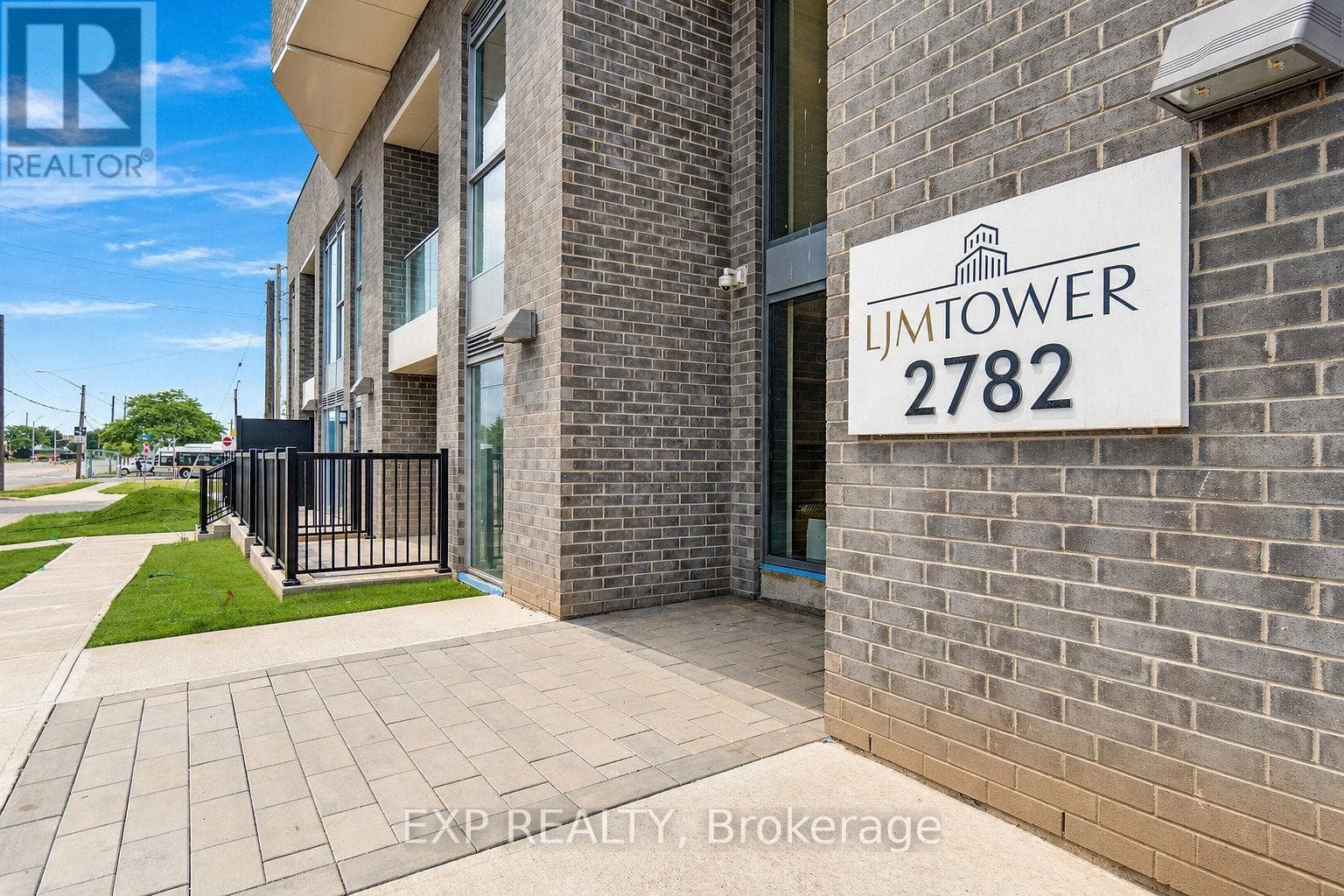 902 - 2782 BARTON STREET E photo 2