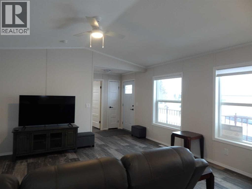 #11, 5210 65 Avenue photo 4