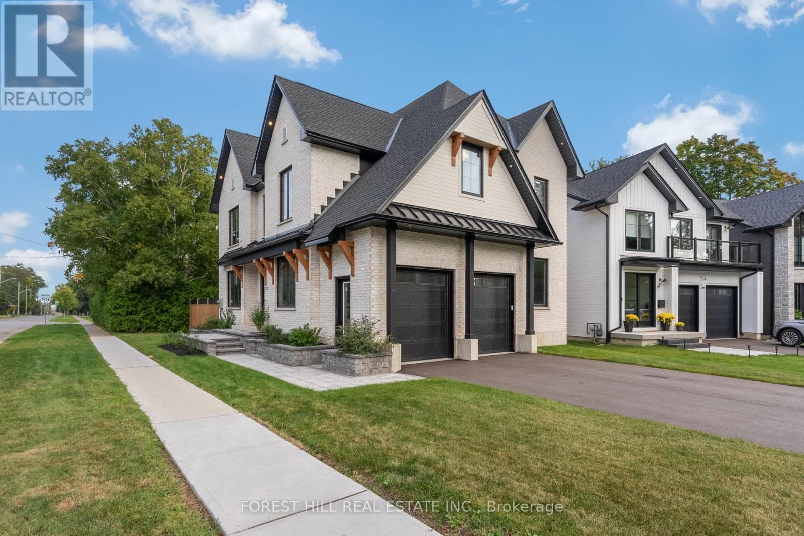 271 CODRINGTON STREET photo 2