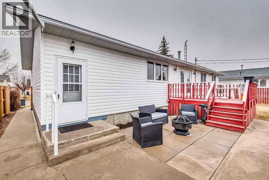 520 8 Street SE photo 4