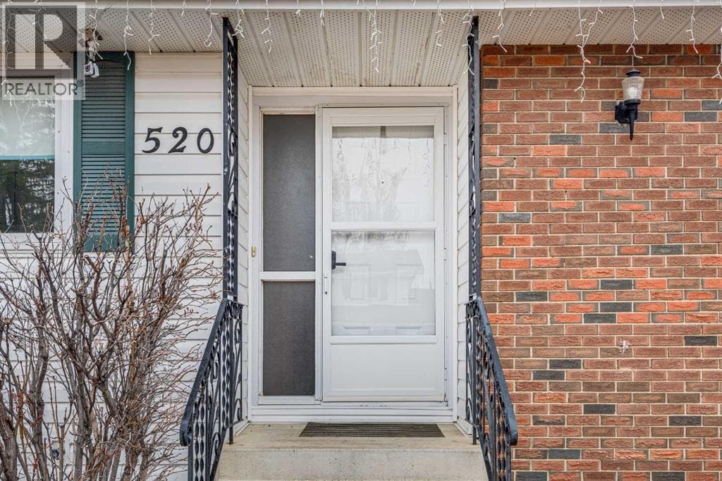 520 8 Street SE photo 3