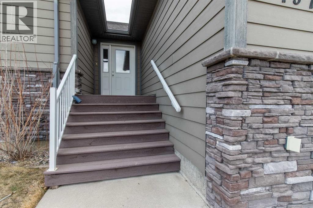 757 27 Street photo 3