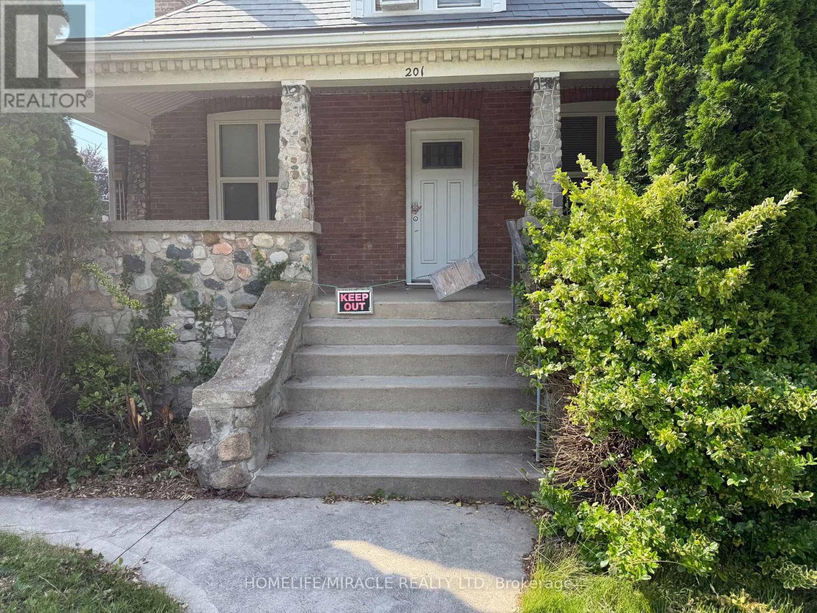201 GRAND AVENUE photo 4