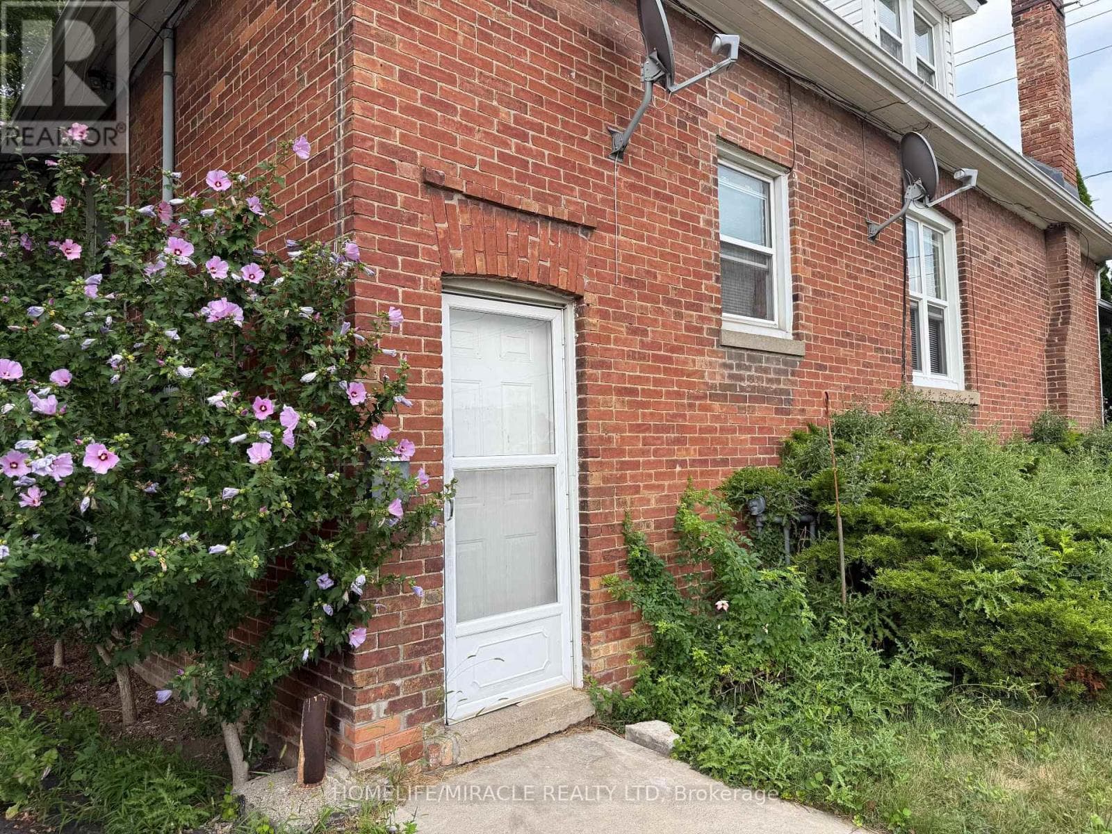 201 GRAND AVENUE photo 5