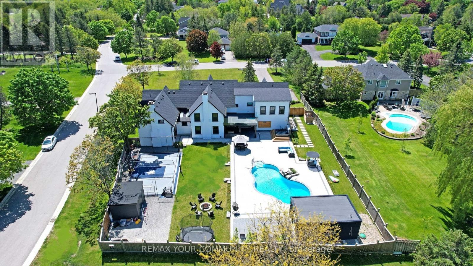 557 AINTREE DRIVE photo 2