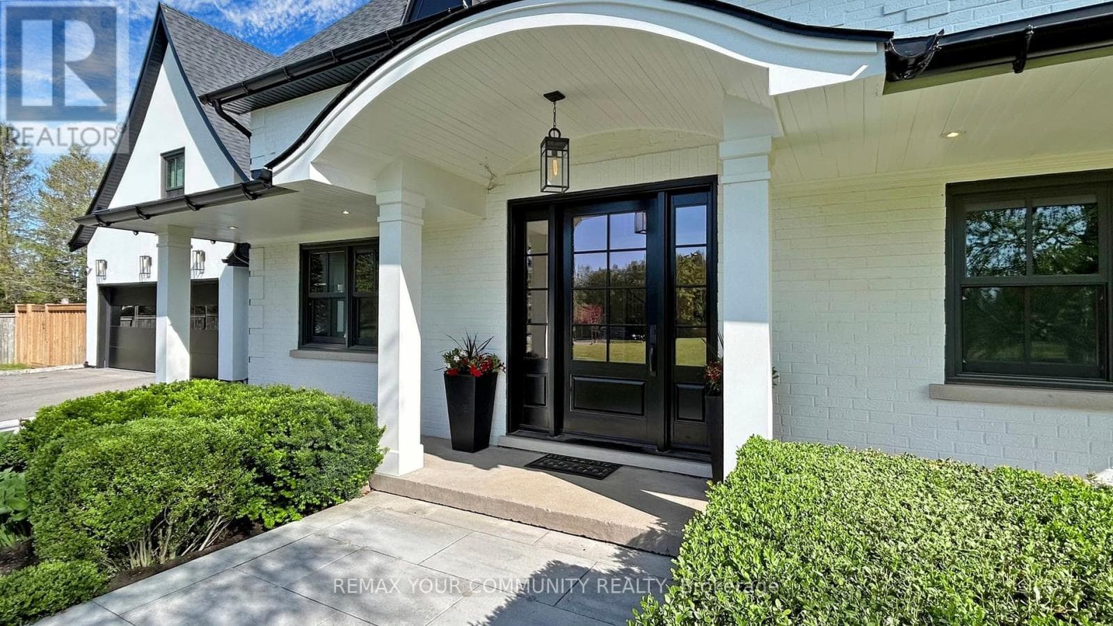 557 AINTREE DRIVE photo 4