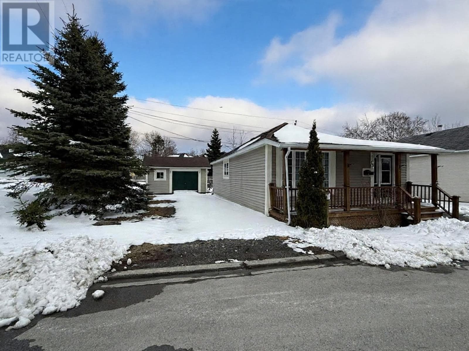 56 Beaumont Avenue photo 2