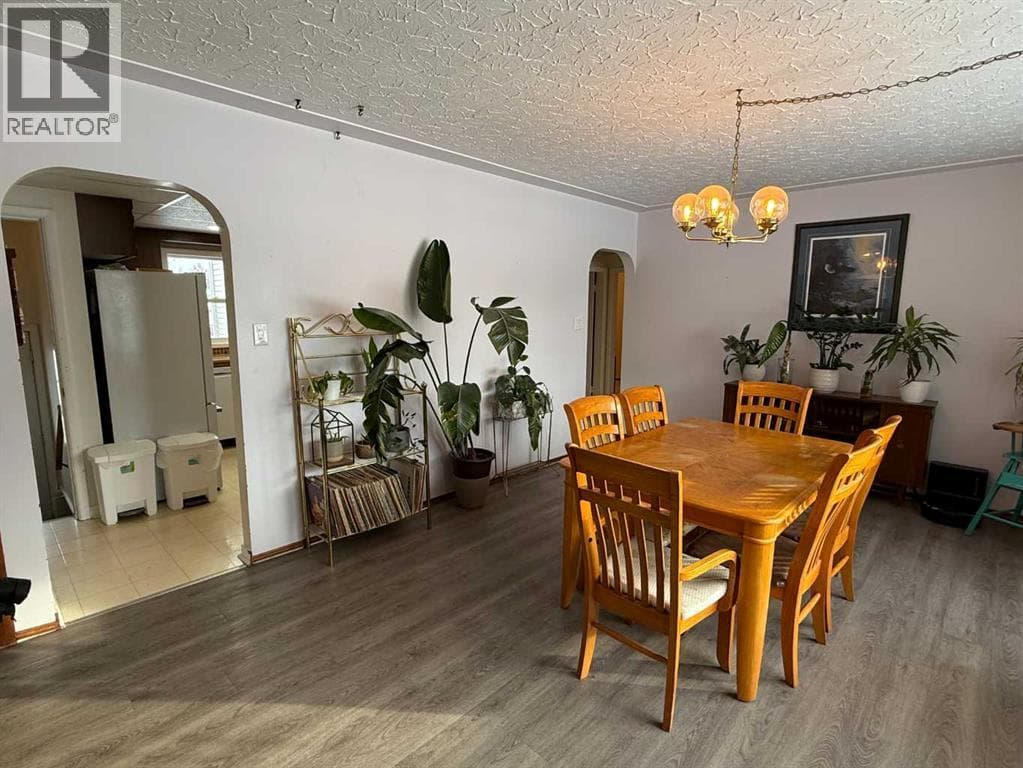 4606 50 Avenue photo 2