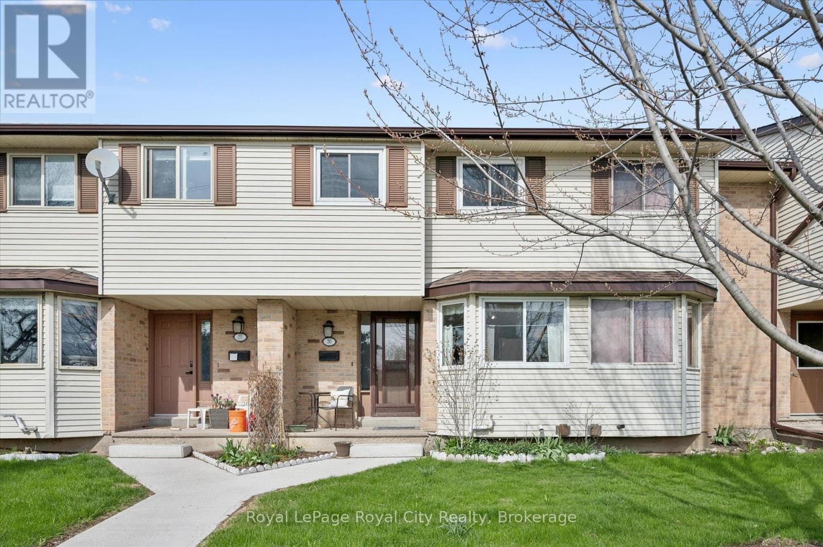 3 bed 1 bath single family at 30 - 40 SILVERCREEK PARKWAY N — $509,900