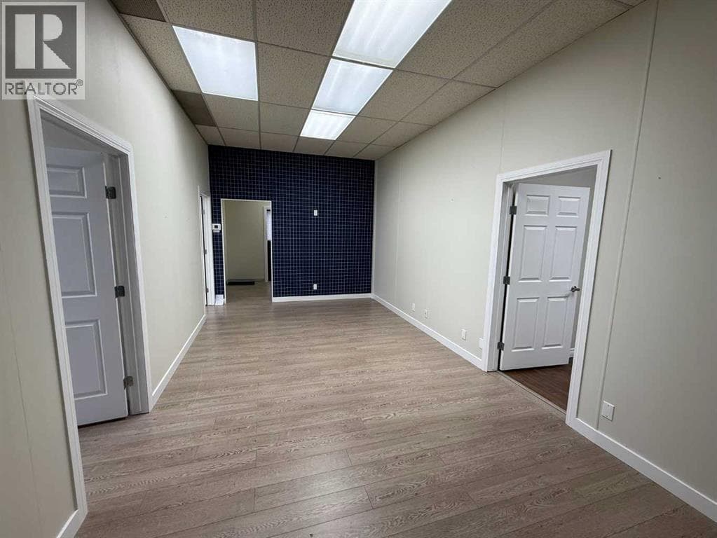 16, 5125 50 Avenue photo 2