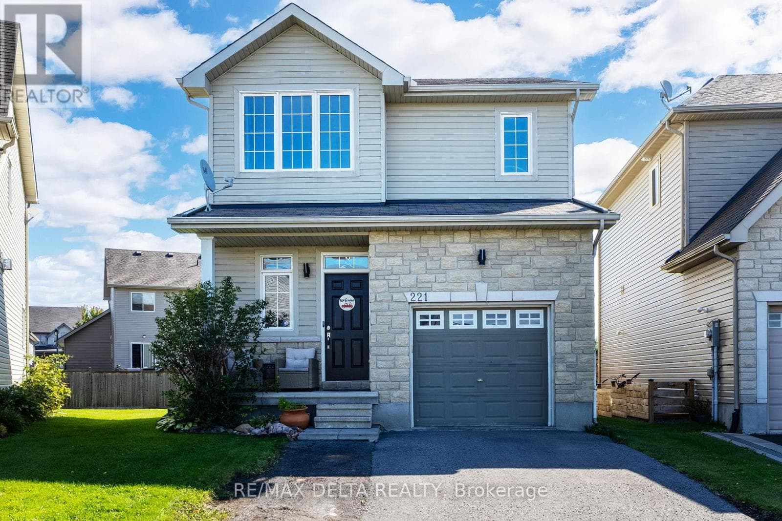 3 bed 3 bath single family at 221 MERCURY STREET — $589,000