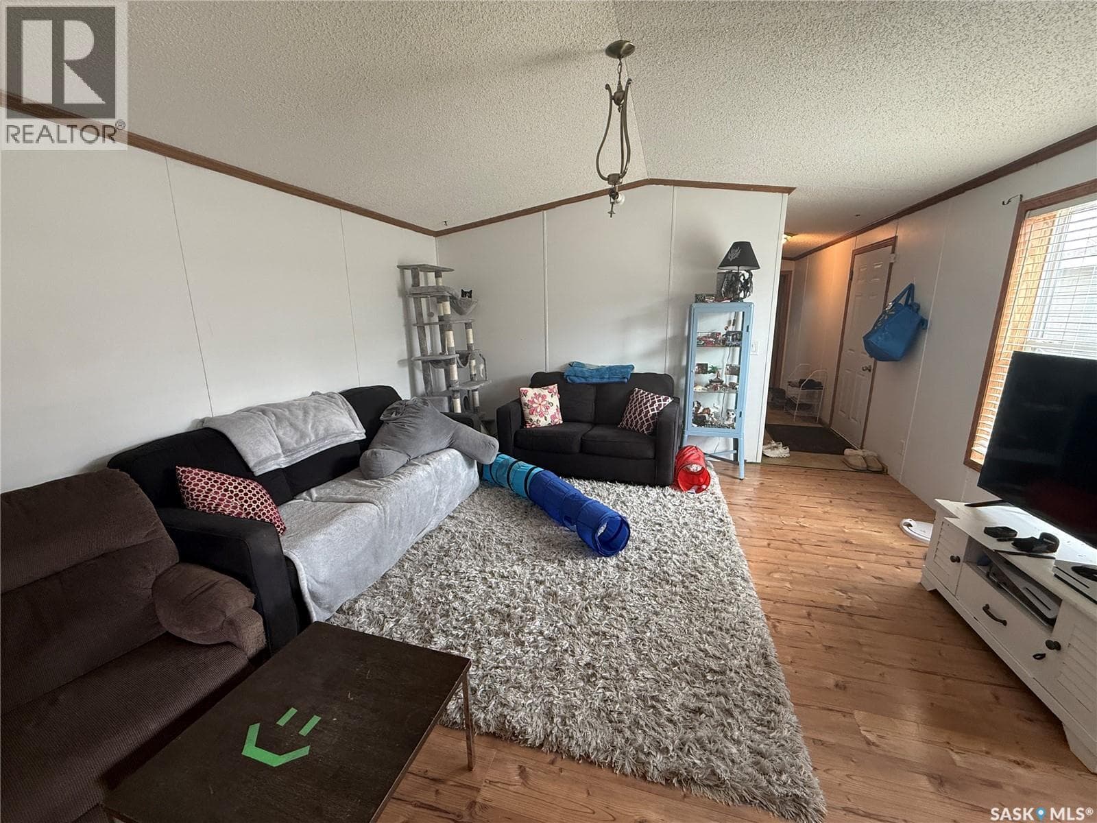 48 106 1st AVENUE SW — photo 2