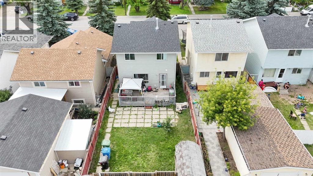 136 Martindale Drive NE photo 4