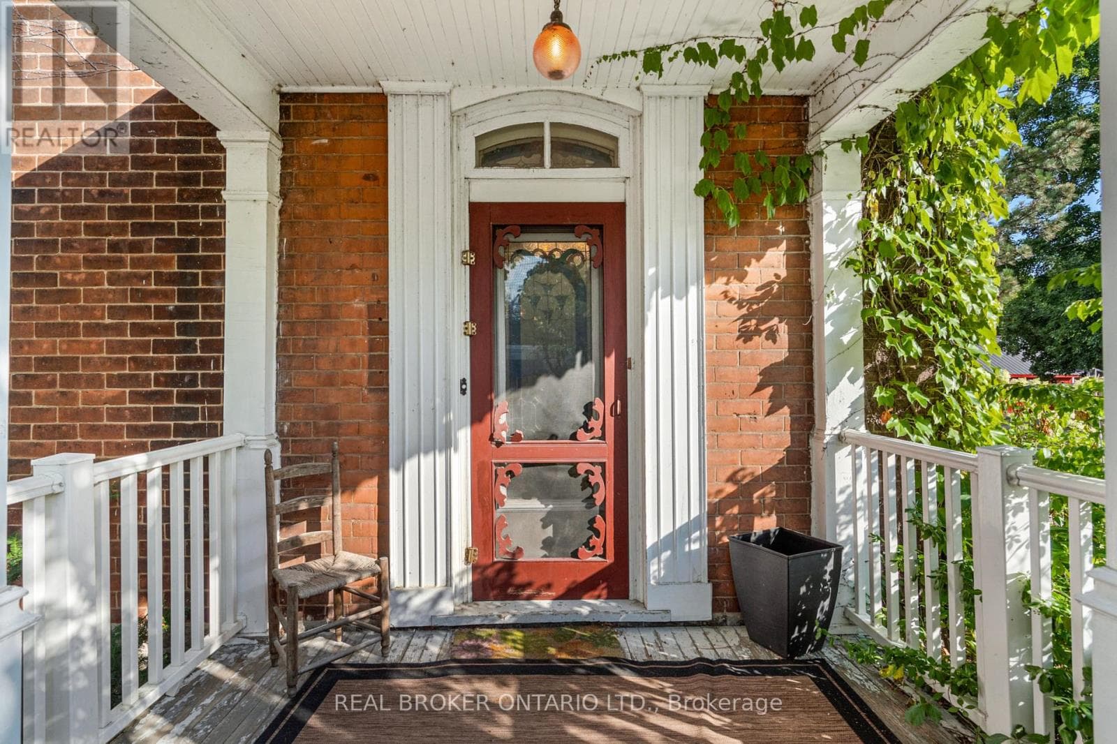 74 LAKE AVENUE W photo 3