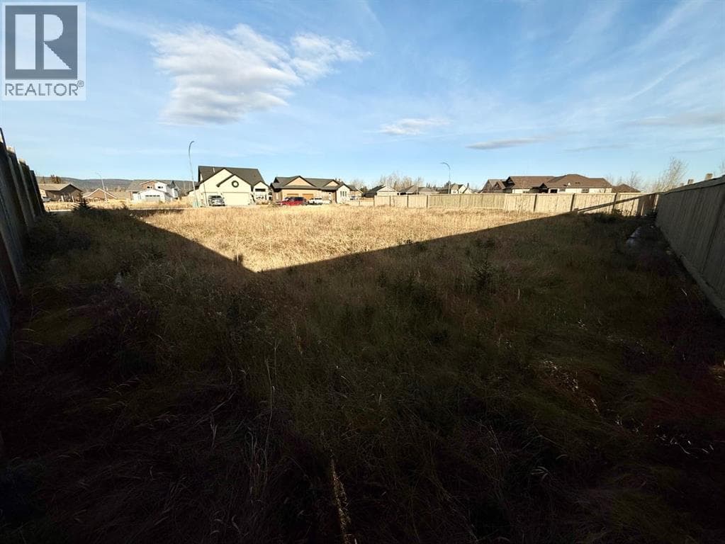 208 TRESTLE Place photo 2
