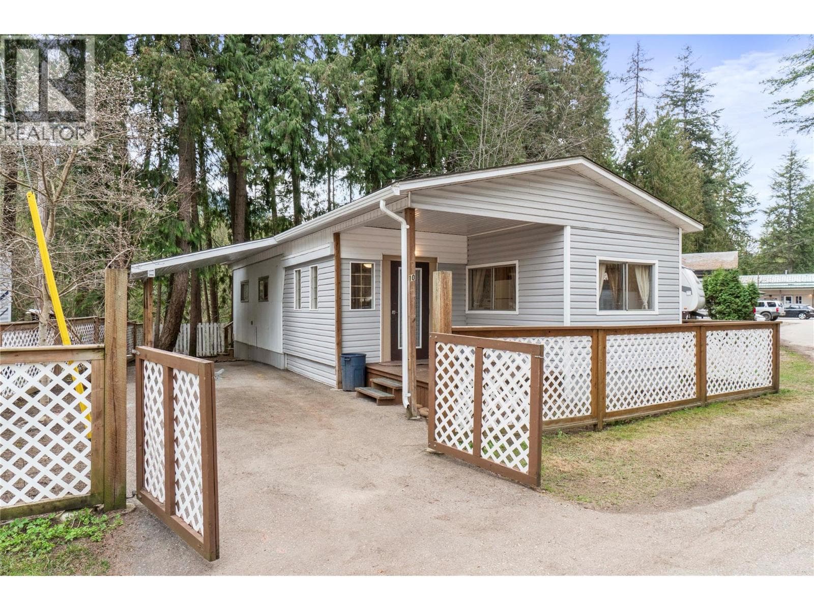 6670 Trans Canada Highway NE Unit# 10 photo 4