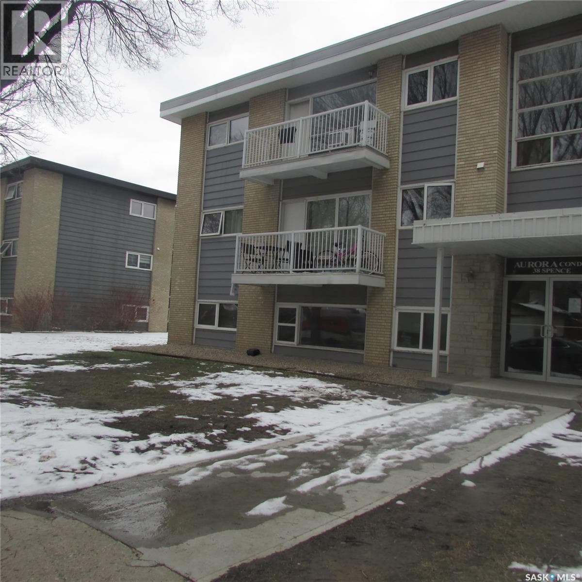 3 38 Spence STREET photo 2