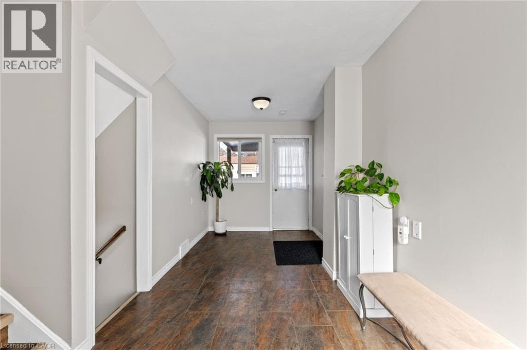 218 ARRIS Crescent photo 2