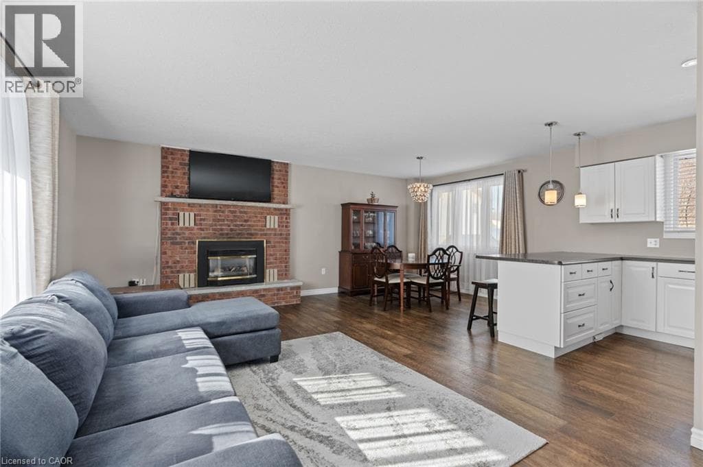 218 ARRIS Crescent photo 5