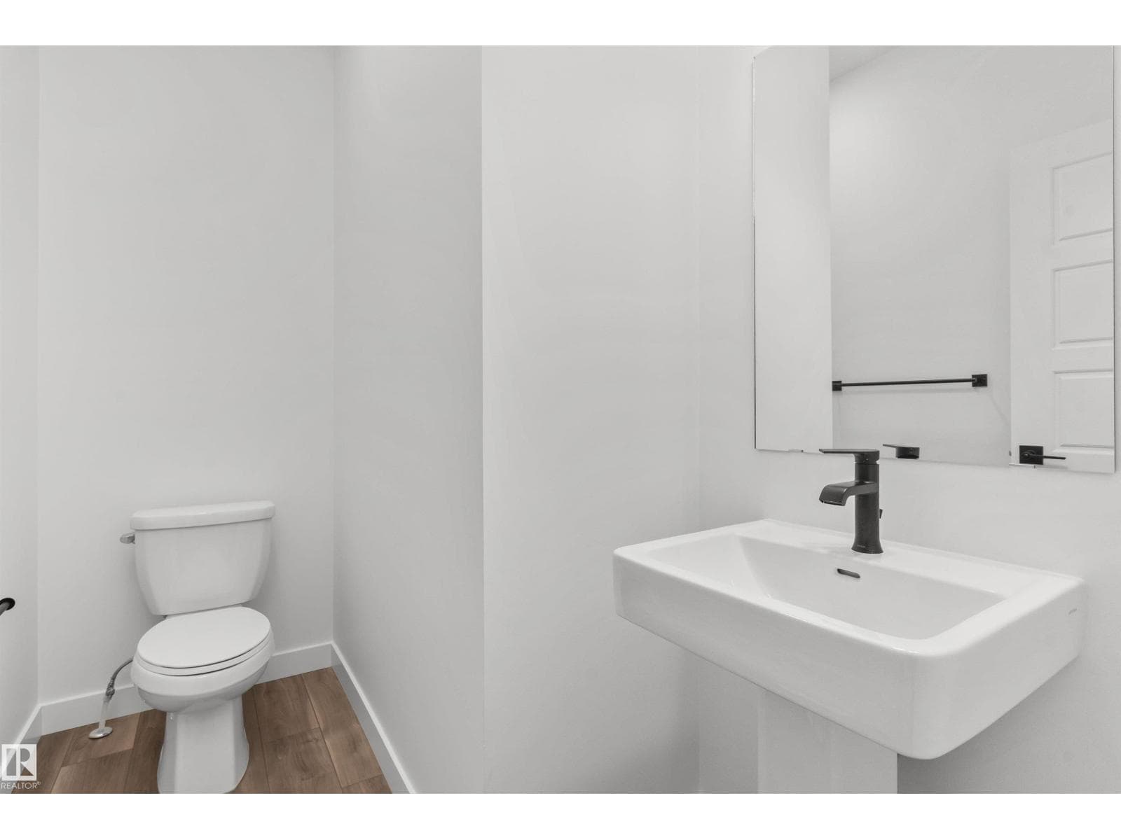 928 18 AV NW photo 5