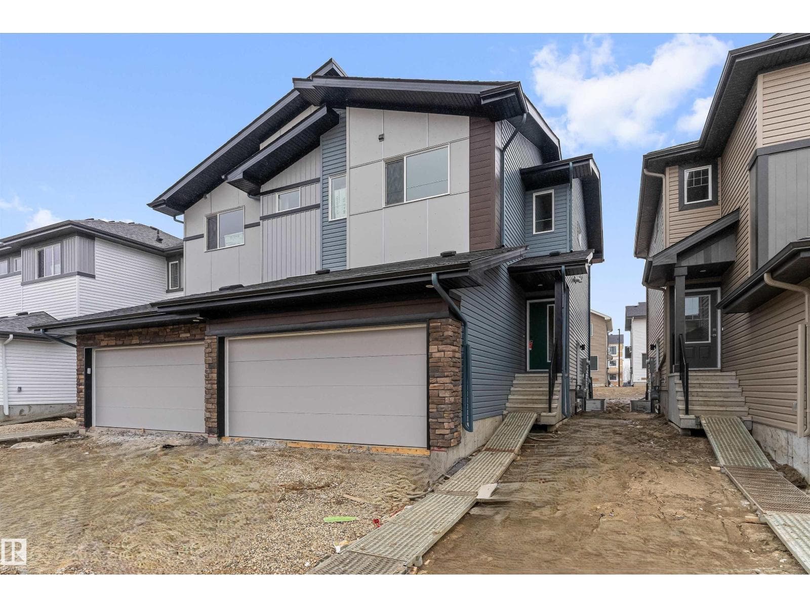 928 18 AV NW photo 2