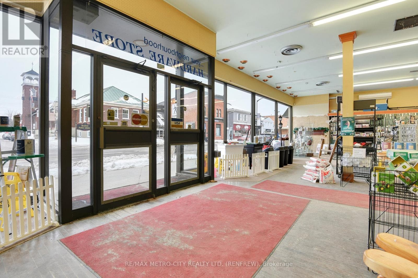 150 RAGLAN STREET S photo 4