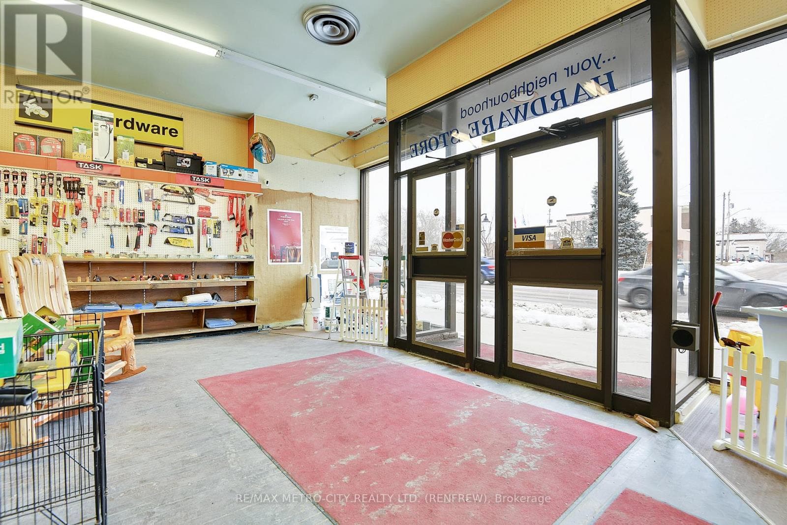 150 RAGLAN STREET S photo 5